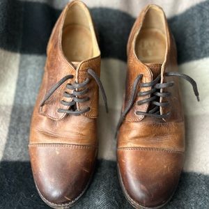 Frye oxford’s, natural tan leather, size 8 1/2, worn twice, true to size!